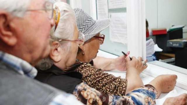 Peste 669 000 de pensionari vor primi mai mulți bani din 1 aprilie. Care este valoarea indexării pensiilor