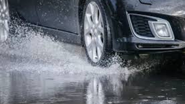 Se circulă în condiții de ploaie. Recomandările IGP pentru conducătorii auto