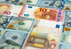 Euro costă mai puțin astăzi. Cotația dolarului crește