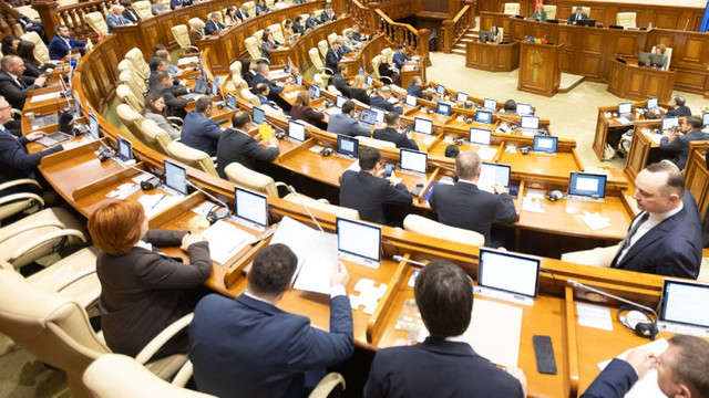 Promo-LEX: Ordinea de zi a Parlamentului nu respectă termenele legale de consultare
