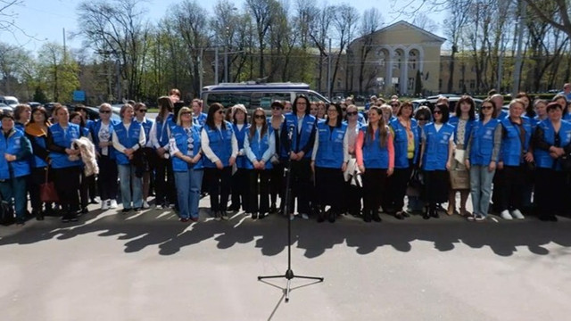 Lucrătorii sociali vor purta veste speciale pentru a fi mai ușor de recunoscut
