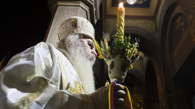 Sfânta Lumină ajunge, sâmbătă, în România cu o cursă specială de la Ierusalim
