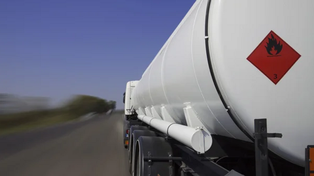 Peste 1200 tone de benzină și motorină, importate luni în Republica Moldova

