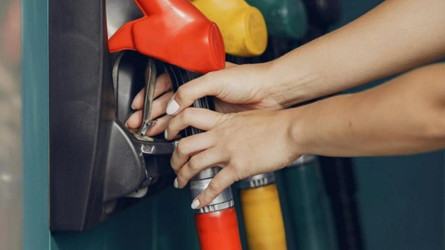 Motorina se ieftinește cu 49 bani. Cât va costa benzina mâine, 10 aprilie
