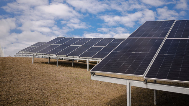 Ministerul Energiei propune noi reguli pentru accelerarea investițiilor în energia regenerabilă