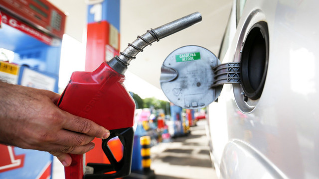 Motorina se ieftinește cu 1,17 lei. Prețurile la carburanți anunțate de ANRE pentru perioada pascală

