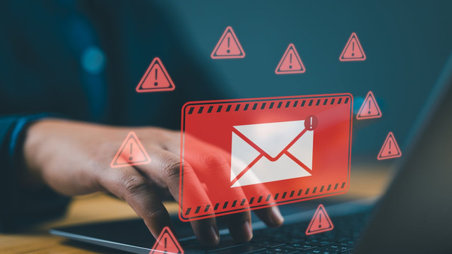 Tentative de fraudă prin sms-uri și platforme online. Autoritățile îndeamnă cetățenii să fie prudenți

