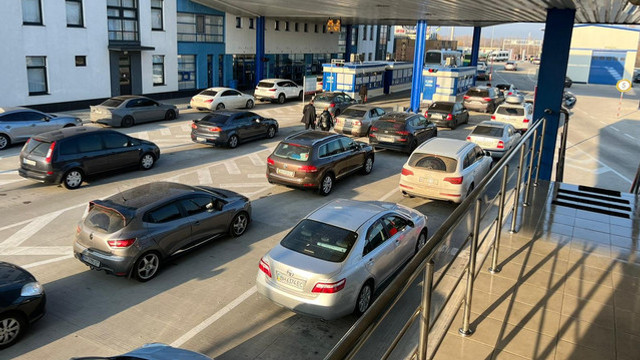 Flux sporit de călători la frontieră. Zeci de mii de oameni au traversat hotarul în ultimele 24 de ore. Recomandările autorităților 
