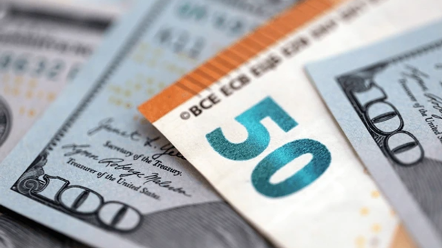 Euro și dolarul se scumpesc ușor. Cursul valutar stabilit de BNM pentru astăzi, 22 aprilie