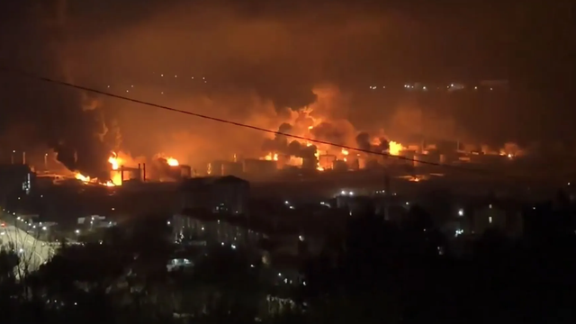 VIDEO | Un port rusesc de la Marea Neagră a luat foc după un atac ucrainean cu drone
