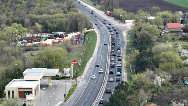 Trafic intens spre Chișinău: Polițiștii au instituit bandă reversibilă pe traseele R-14 și R-6