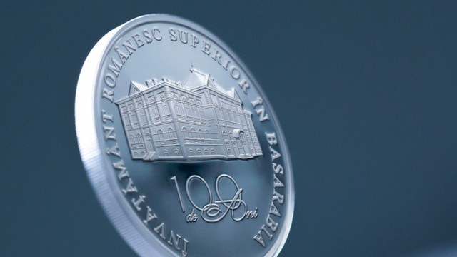 BNM lansează moneda comemorativă „100 de ani de învățământ românesc superior în Basarabia” (FOTO)