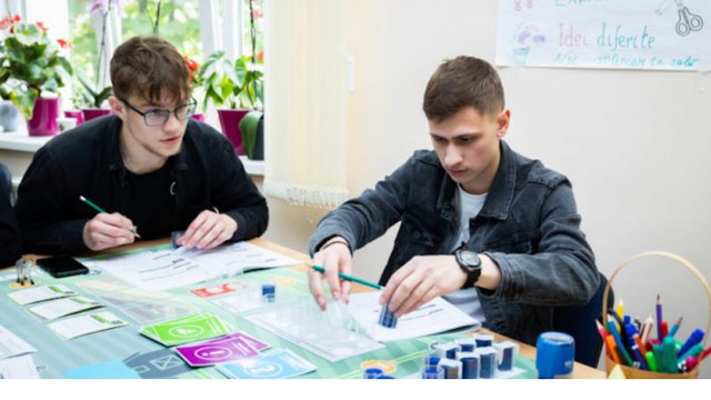 Reforme inițiate de MEC în învățământul profesional tehnic: modificări propuse la trei instituții

