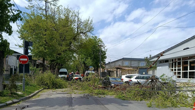 Mai multe persoane au fost rănite în municipiul Chișinău în urma rafalelor puternice de vânt