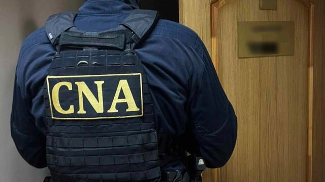 Ofițerii CNA și procurorii au descins la „Moldelectrica”.  În cadrul perchezițiilor ar exista și persoane reținute

