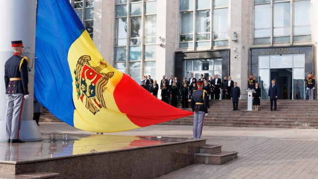 Maia Sandu de Ziua Drapelului de Stat: „Ne amintim că dreptul de a arbora tricolorul este un privilegiu câștigat prin curajul și jertfa celor care au luptat pentru demnitate națională”