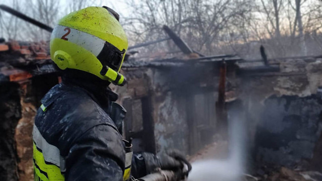 Incendiu la Sîngerei. Un bărbat a suferit arsuri, din cauza unei defecțiuni a butelii de gaz în locuință
