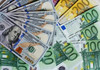 Leul moldovenesc se depreciază ușor față de euro și dolar