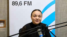 MALURI DE PRUT | Regizoarea Luminița Țâcu: „Cred că trăim timpuri absolut extraordinare, când putem să ne permitem, când avem toată libertatea să vorbim despre trecutul care ne-a doborât, care a vrut să ne rupă rădăcinile” (Audio) 
