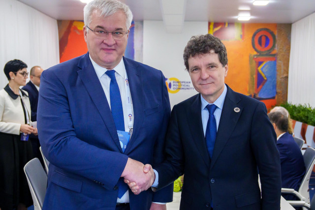Eveniment de nivel înalt dedicat Coridorului Vertical de Gaze, organizat de Nicușor Dan la Erevan. A fost prezent și Nicu Popescu, emisarul special al președintei Maia Sandu pentru afaceri europene (FOTO)