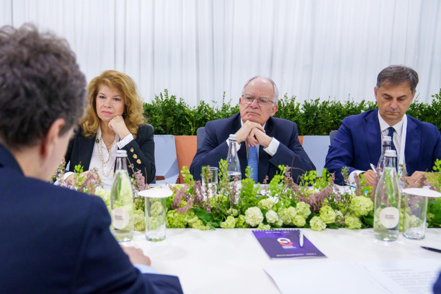 Eveniment de nivel înalt dedicat Coridorului Vertical de Gaze, organizat de Nicușor Dan la Erevan. A fost prezent și Nicu Popescu, emisarul special al președintei Maia Sandu pentru afaceri europene (FOTO)