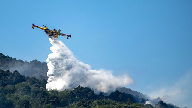 Incendiu în Italia | Mii de persoane evacuate de armată. Flăcările au distrus peste 800 de hectare în Toscana