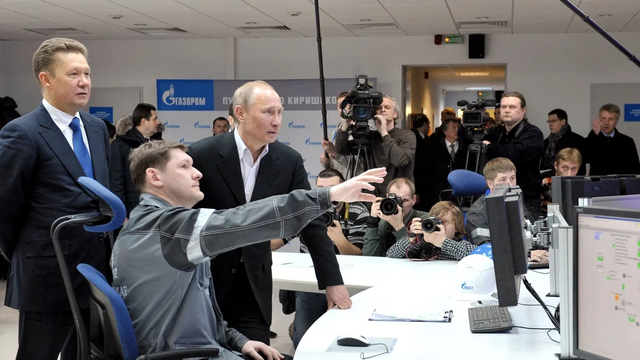 Rusia a oprit producția la vasta rafinărie de petrol Kirishi după un atac cu drone
