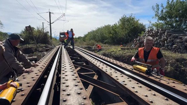Primul tronson de cale ferată electrificată din Republica Moldova, parte a conexiunii cu UE. Vladimir Bolea: „Un pas strategic spre transport modern, mai ieftin și mai eficient”

