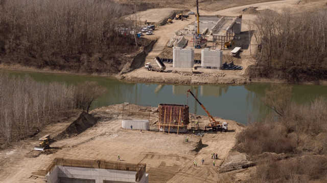 Ministrul Infrastructurii: „Podul de Flori” și primul tronson de autostradă vor fi gata în 2026

