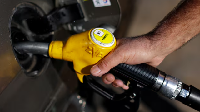 Motorina se ieftinește. Cât va costa benzina mâine, 8 mai 