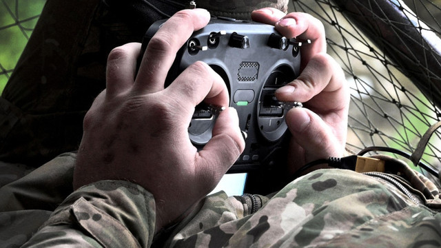Dronele Gărzii Naționale „Azov” au preluat controlul spațiului aerian deasupra orașului Mariupol