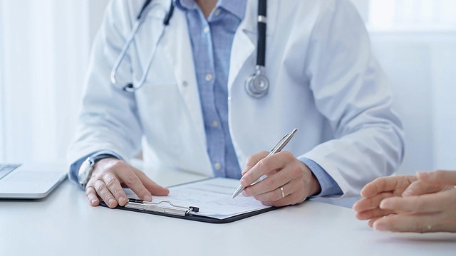 Consultații gratuite pentru locuitorii din Căușeni, Anenii Noi și Basarabeasca. Echipele mobile de medici continuă examinările profilactice

