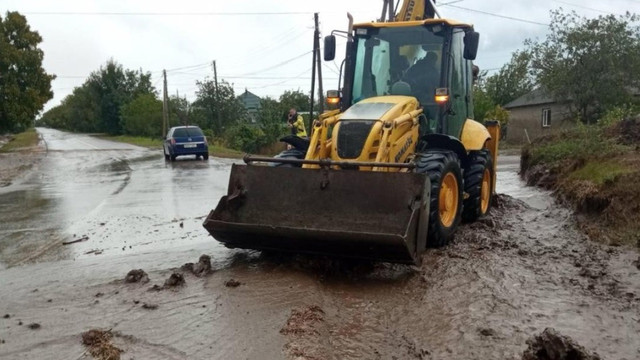 Hidrologii avertizează asupra riscului de inundații locale în urma ploilor puternice

