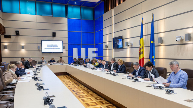 Deputații se întrunesc în ședință plenară. Proiectul care prevede reducerea perioadei de instituire a stării de urgență, pe ordinea de zi 