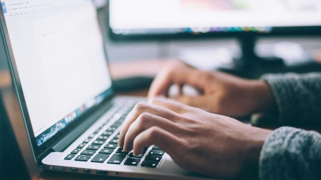 Majoritatea serviciilor publice sunt accesate online de cetățeni iar utilizarea crește constant
