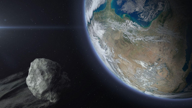 Un asteroid masiv, nemaivăzut până acum, trece luni pe lângă Pământ. Poate fi urmărit online (VIDEO)