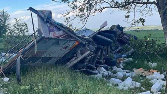 Grav accident rutier în Republica Moldova. Doi cetățeni români au decedat după ce camionul în care se aflau s-a răsturnat