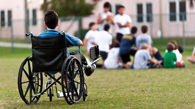 Copiii cu dizabilități vor beneficia de un sprijin anual de 3000 de lei

