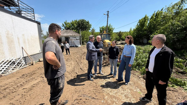 FOTO | Alexandru Munteanu a vizitat localitățile afectate de ploile puternice și viituri. „Avem pagube considerabile”