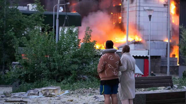 VIDEO | Atac masiv peste noapte asupra Kievului. Imaginile care arată că rușii au tras probabil și cu Oreșnik