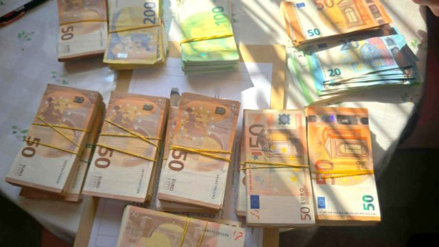 Opt persoane, reținute de procurorii de la Bălți în comun cu CNA într-un dosar de contrabandă și spălare de bani. Veniturile ilicite obținute din schemă depășesc 1 milion de euro
