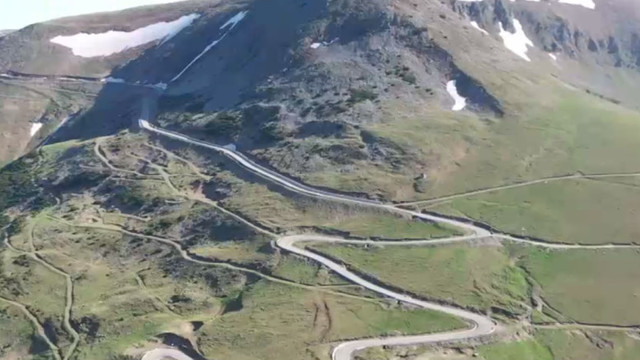 S-a redeschis traficul pe cea mai înaltă șosea din România, Transalpina. Recomandările polițiștilor pentru șoferi