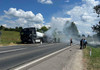 Cisternă cu peste 30 de tone de motorină, cuprinsă de flăcări în raionul Sîngerei. Trei persoane au fost rănite într-un accident produs din cauza fumului dens


