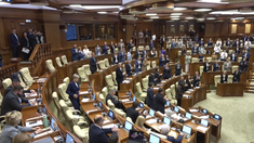 „Ucraina merită o pace justă și durabilă”. Sprijinul ferm pentru Ucraina a fost reafirmat în Parlamentul de la Chișinău