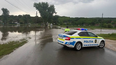 Ploile abundente afectează circulația rutieră: Mai multe drumuri au fost blocate în Strășeni și Ialoveni (FOTO, VIDEO)