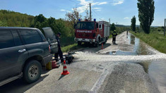 Ploile abundente au provocat inundații și drumuri blocate în mai multe raioane. Salvatorii au intervenit în 15 situații de urgență


