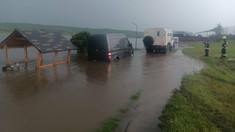 FOTO | IGSU: 65 de intervenții ale salvatorilor după ploile abundente de sâmbătă