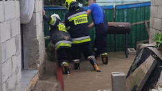 Ploile puternice au provocat zeci de intervenții în R. Moldova. Salvatorii au evacuat mii de metri cubi de apă din gospodării și instituții

