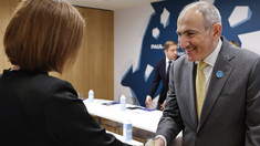 Maia Sandu i-a transmis un mesaj de felicitare lui Nikol Pașinian, după victoria partidului său la alegerile din Armenia
