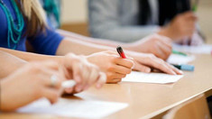 Peste 17 mii de candidați susțin astăzi proba la limba străină în cadrul examenului de bacalaureat